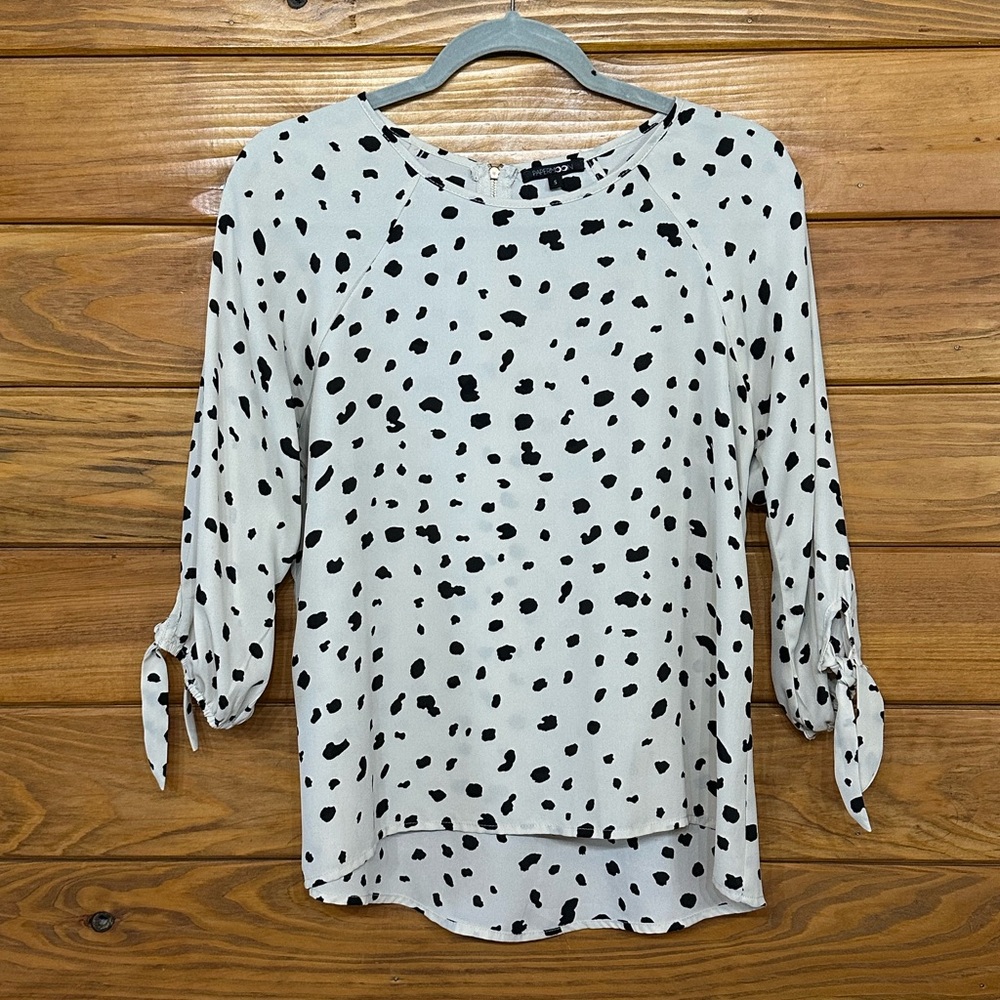 Black and white top size small.